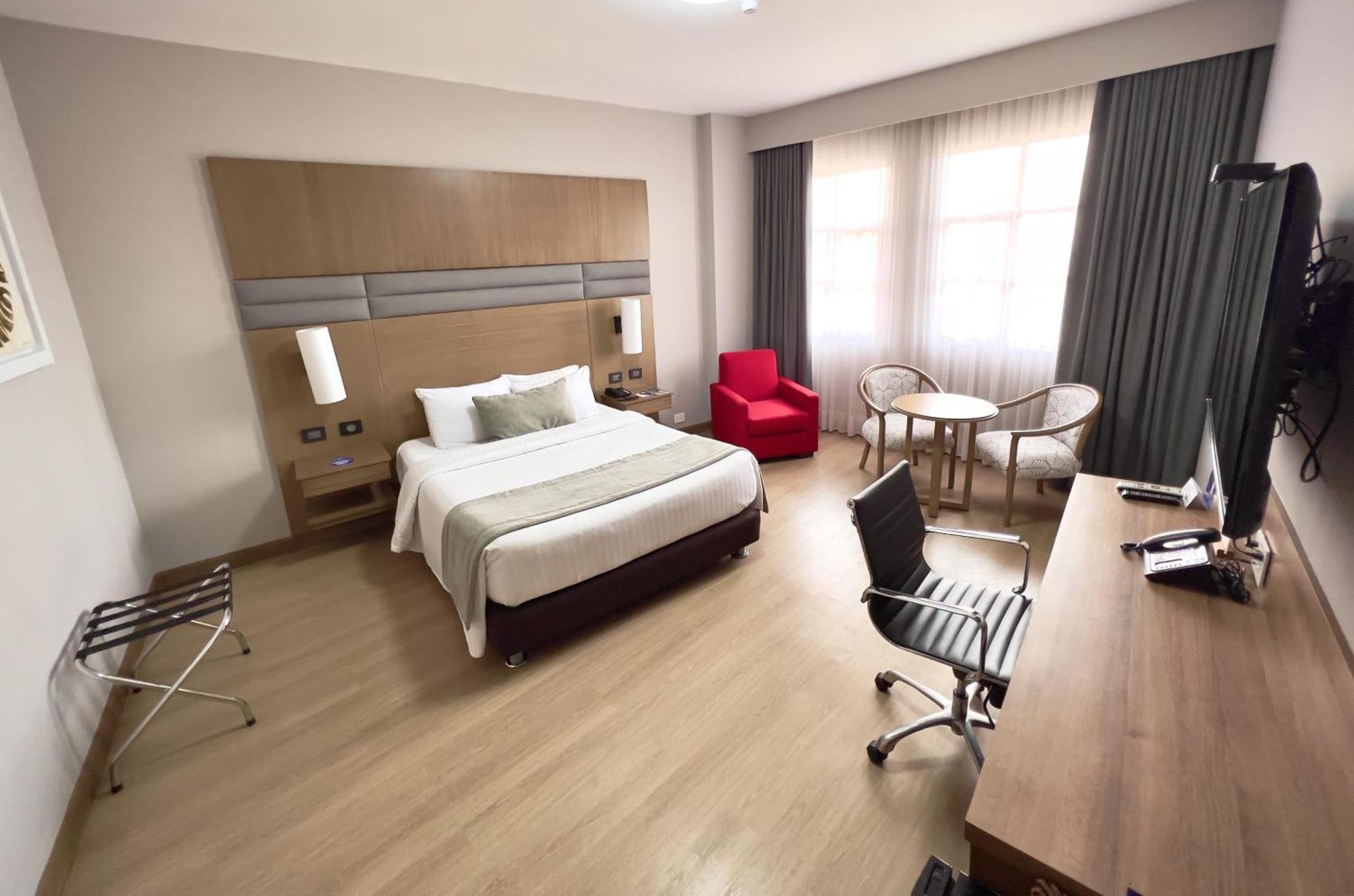 Hotel Dann Carlton Кали Екстериор снимка