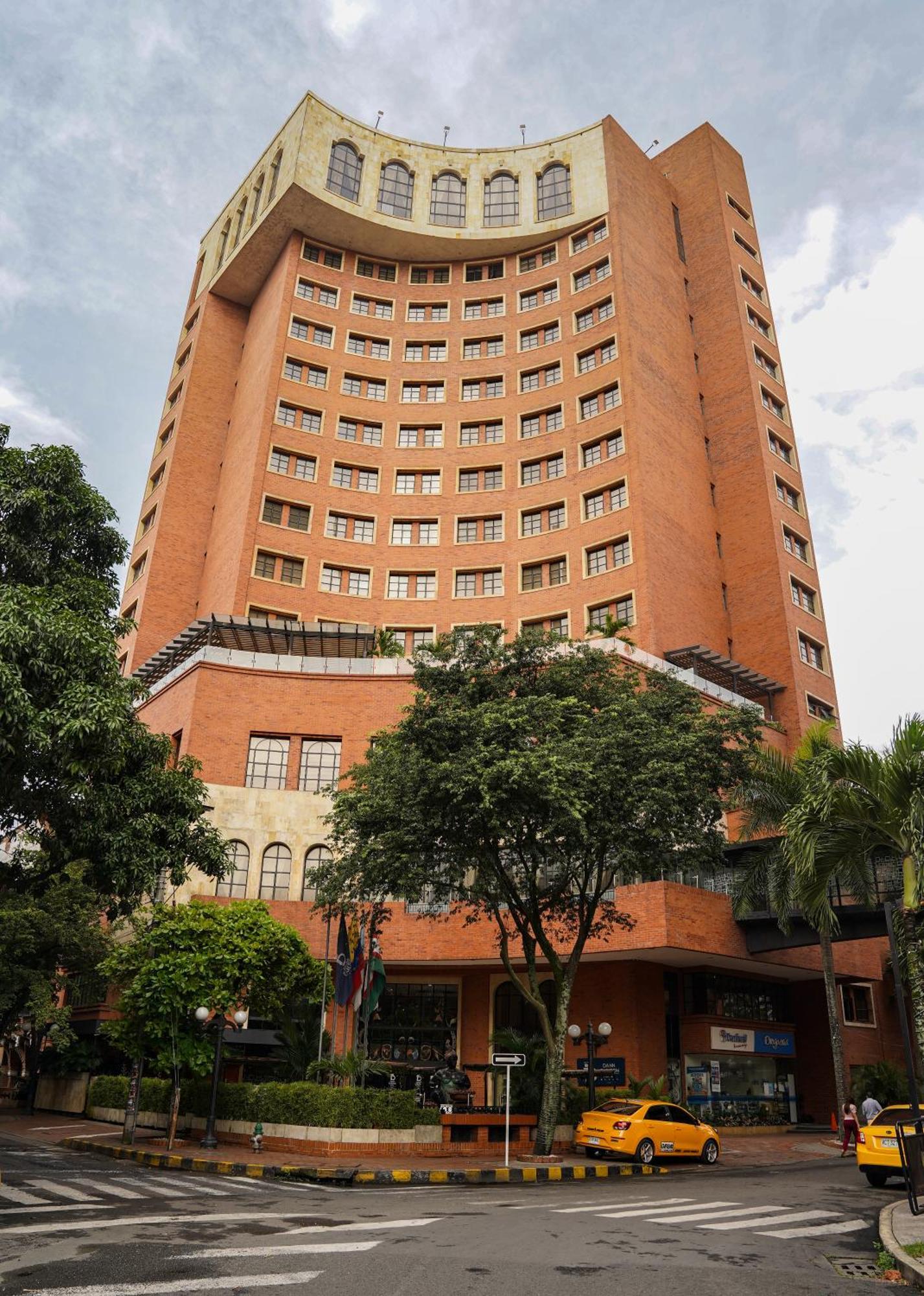 Hotel Dann Carlton Кали Екстериор снимка