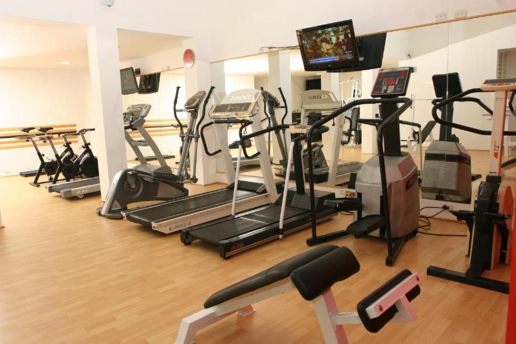 Hotel Dann Carlton Кали Екстериор снимка