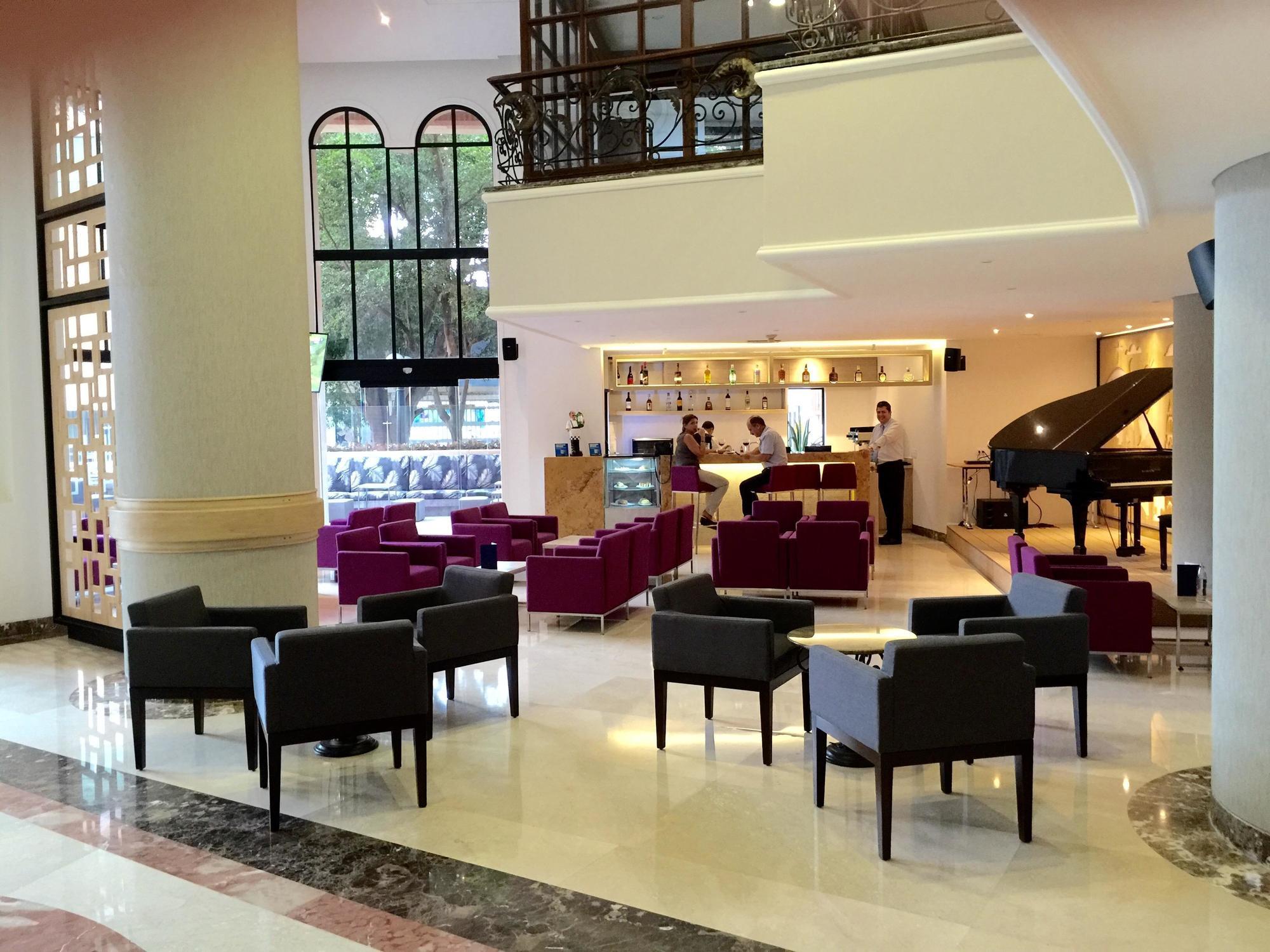 Hotel Dann Carlton Кали Екстериор снимка