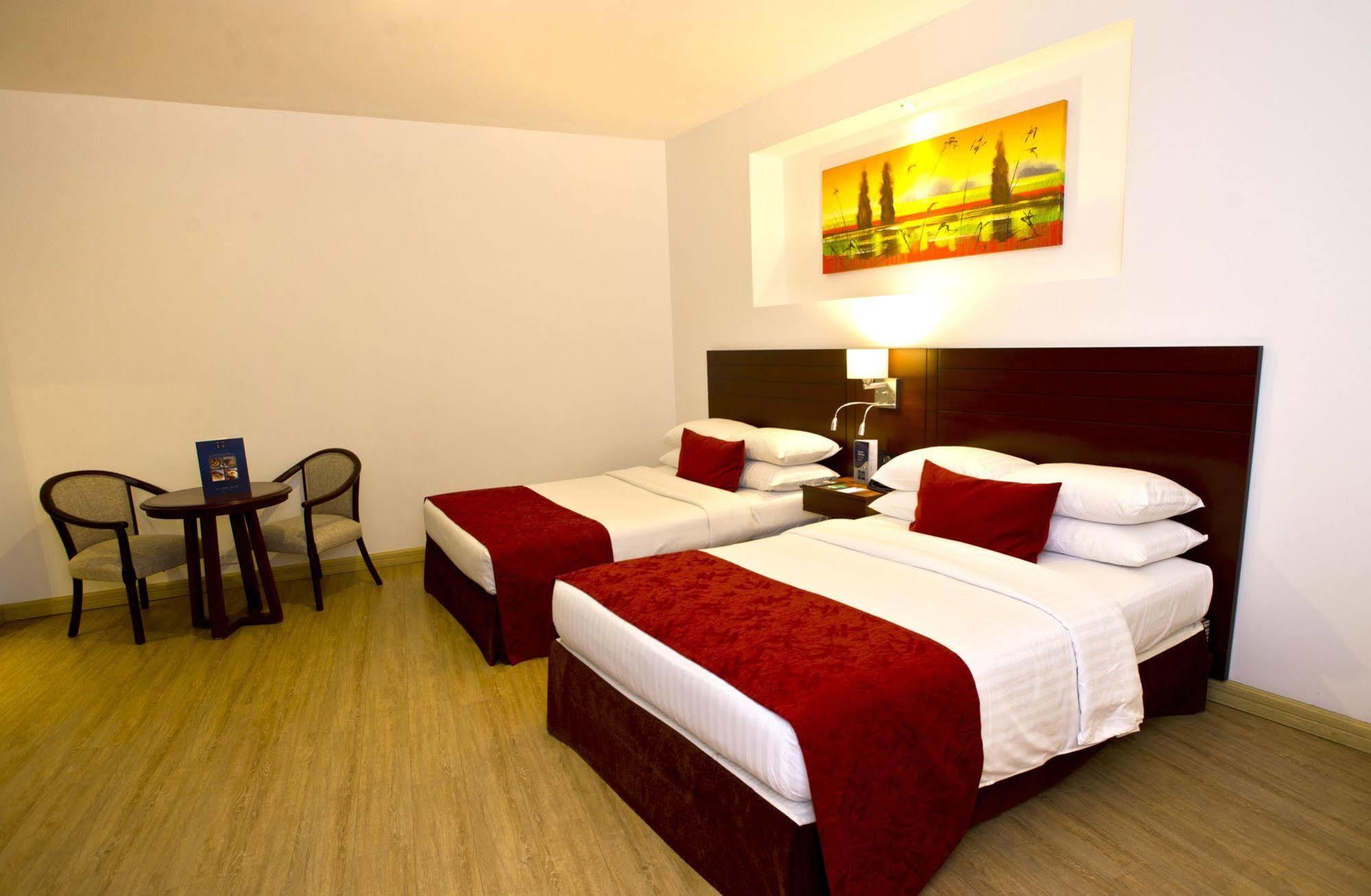 Hotel Dann Carlton Кали Екстериор снимка
