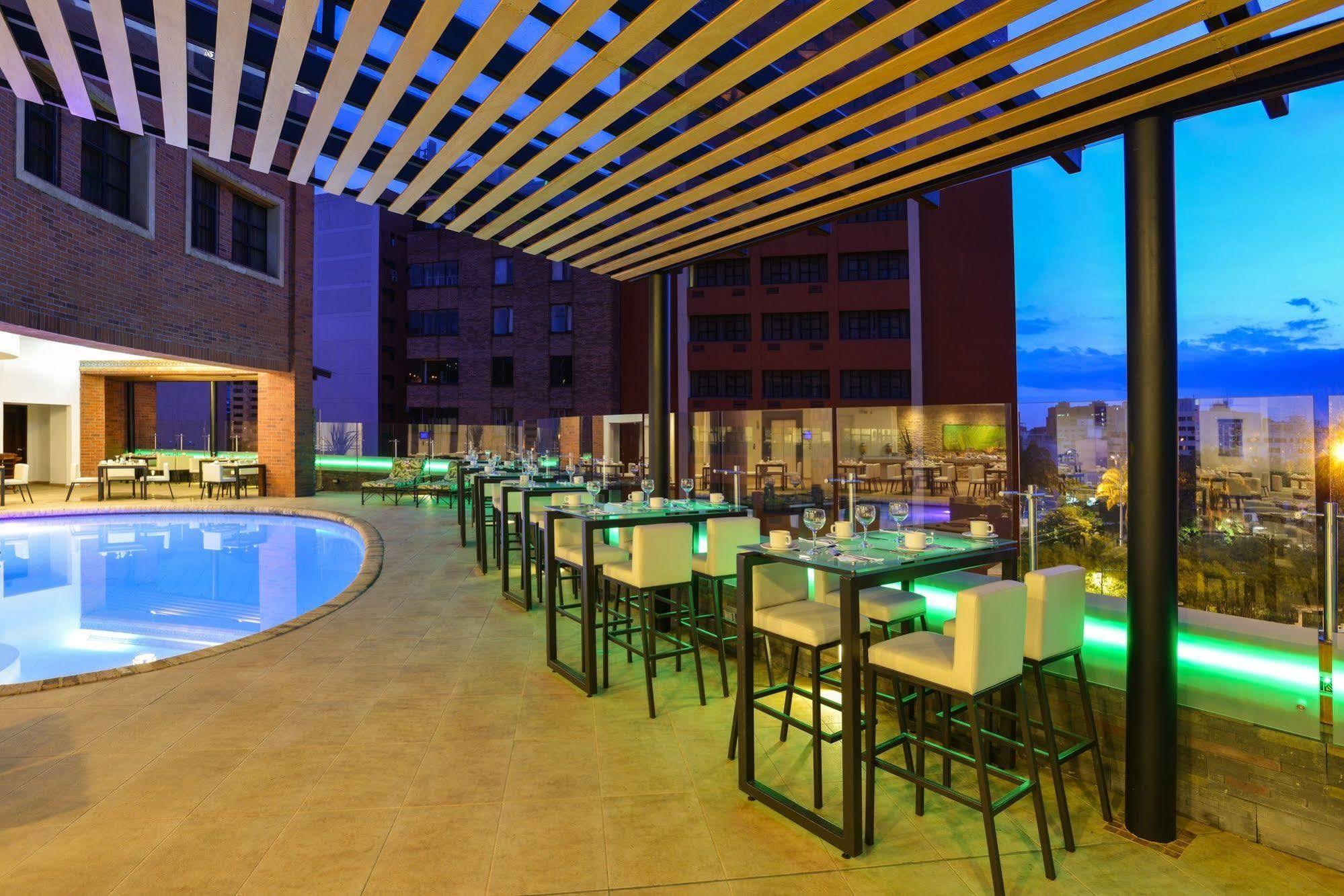 Hotel Dann Carlton Кали Екстериор снимка