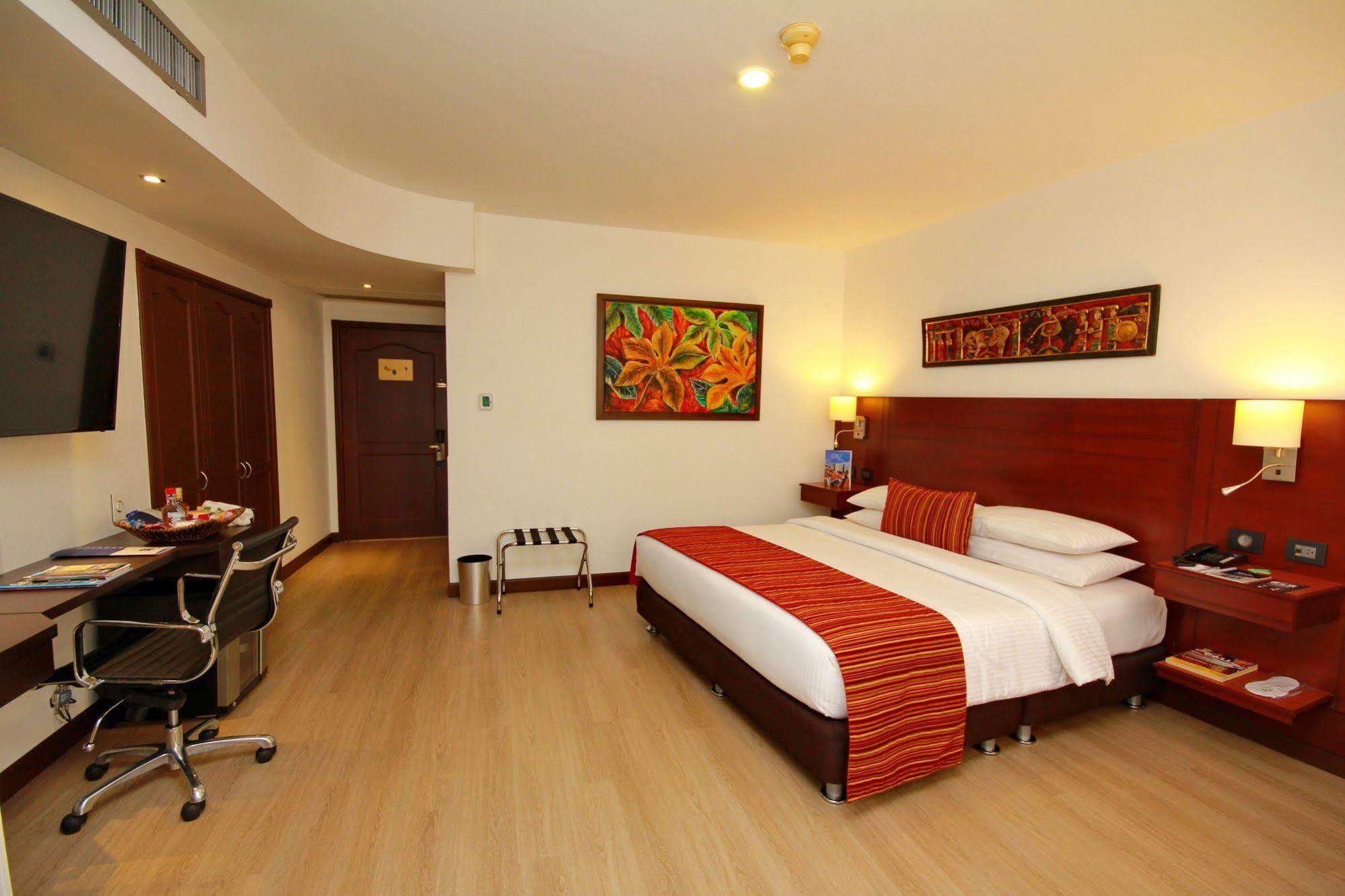 Hotel Dann Carlton Кали Екстериор снимка